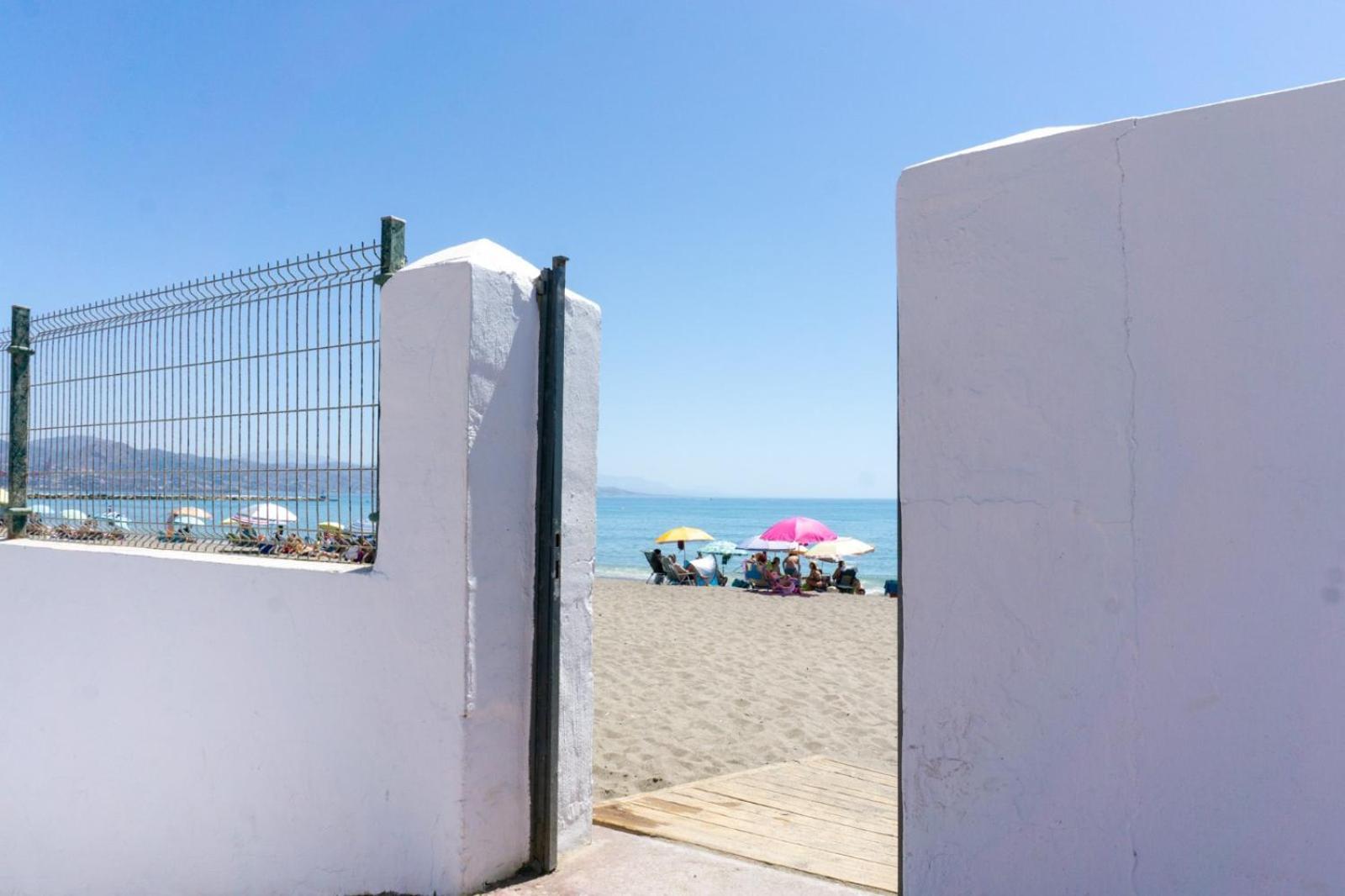 Ferienwohnung Acogedora Casa Junto Al Mar ,Cerca Del Centro Urbano Málaga Exterior foto
